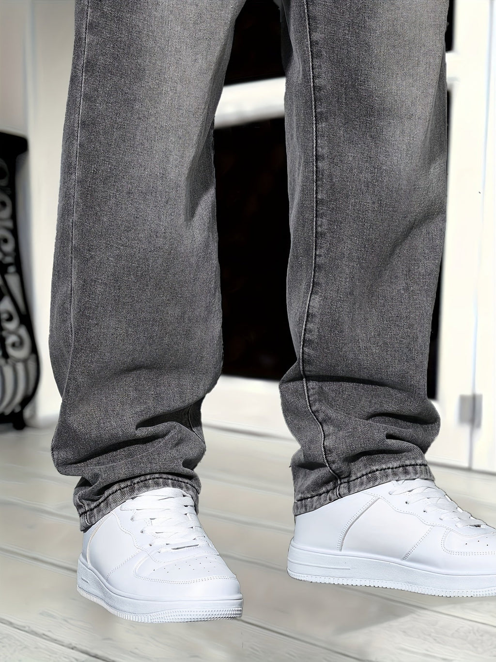 Men's Straight-Leg Denim Jeans