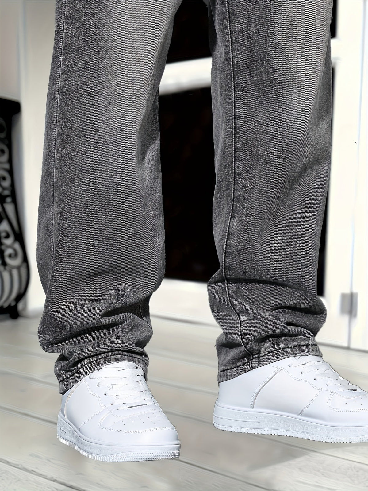 Men's Straight-Leg Denim Jeans