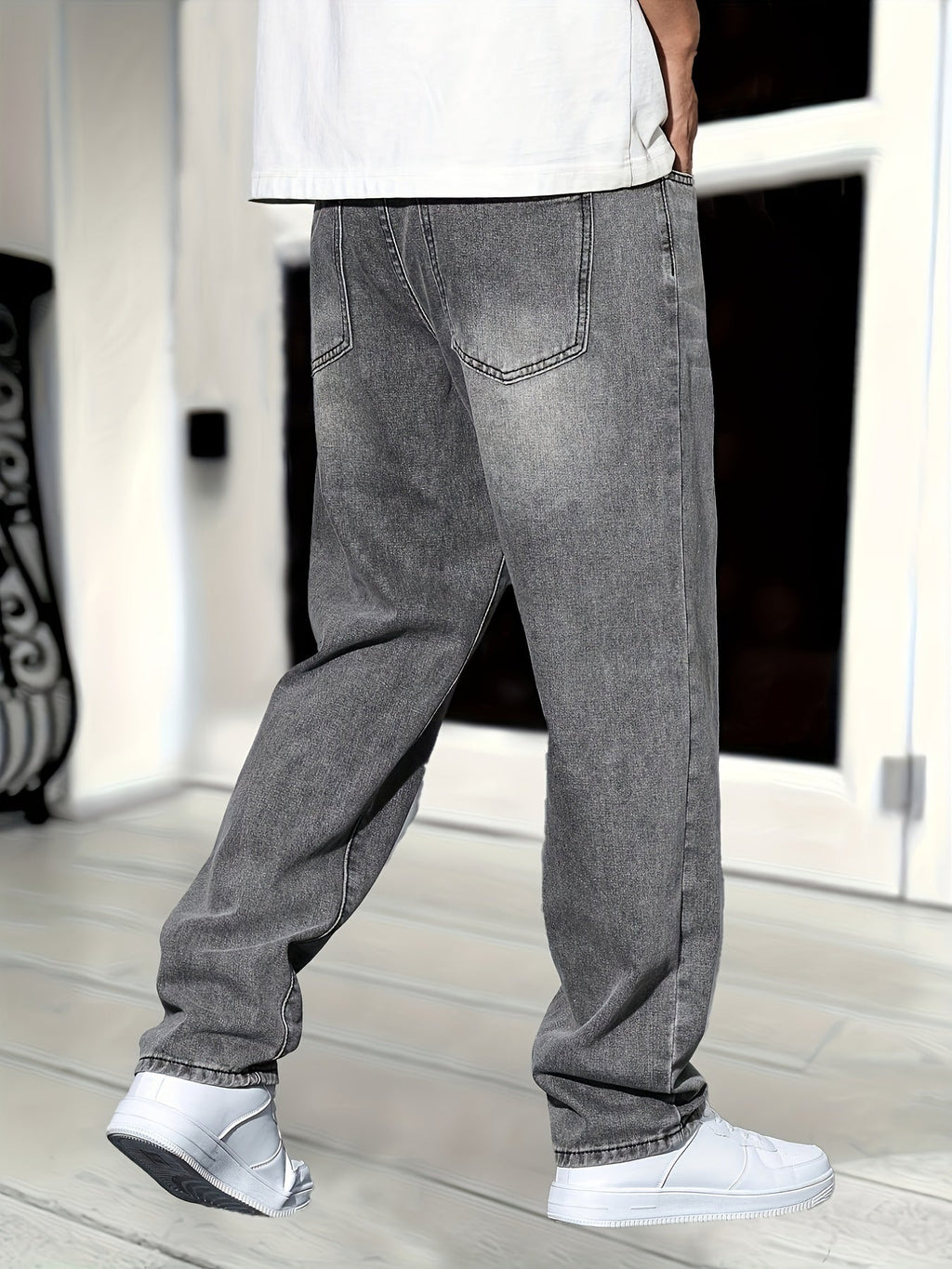 Men's Straight-Leg Denim Jeans