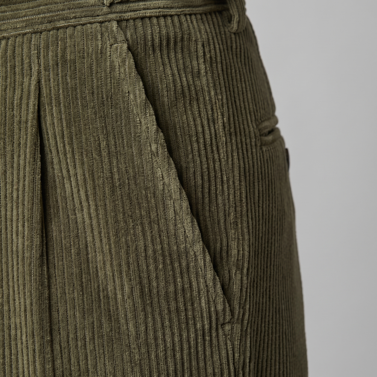 Men's Pleated Corduroy Trousers
