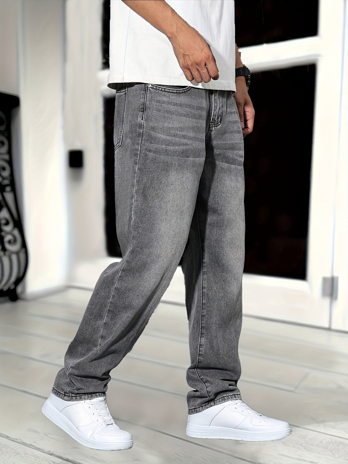 Men's Straight-Leg Denim Jeans