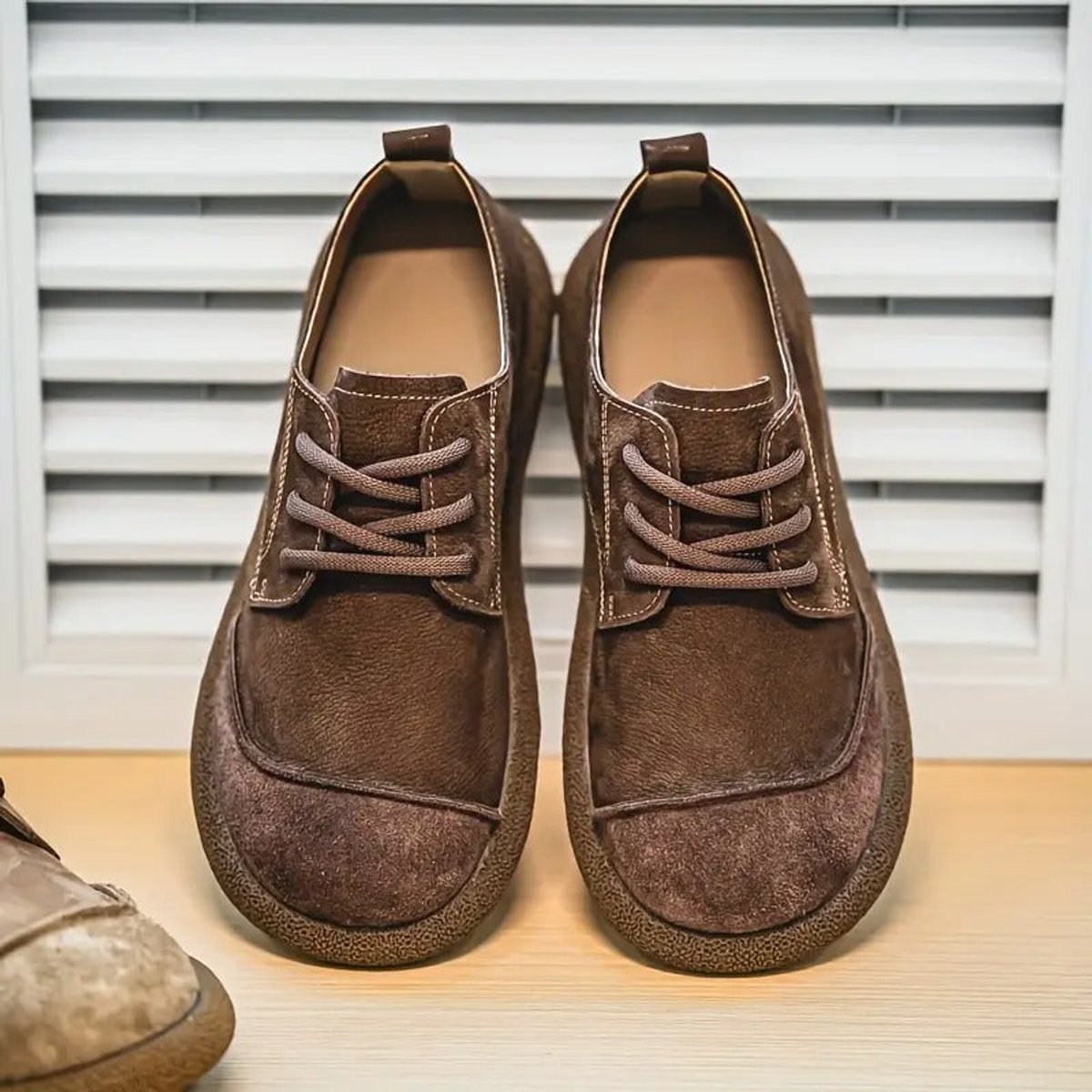 Men's Wide-Toe Lace-Up Casual Walking Shoes