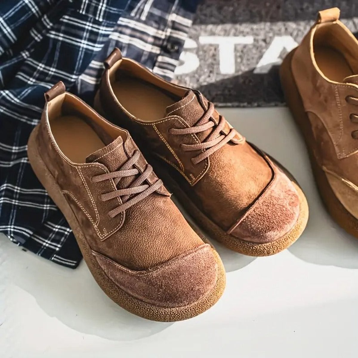 Men's Wide-Toe Lace-Up Casual Walking Shoes